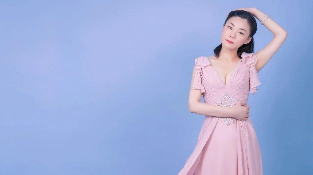 【每日一星】化蛹成蝶，如新让我绽放美丽，重获青春！--洪坦娟