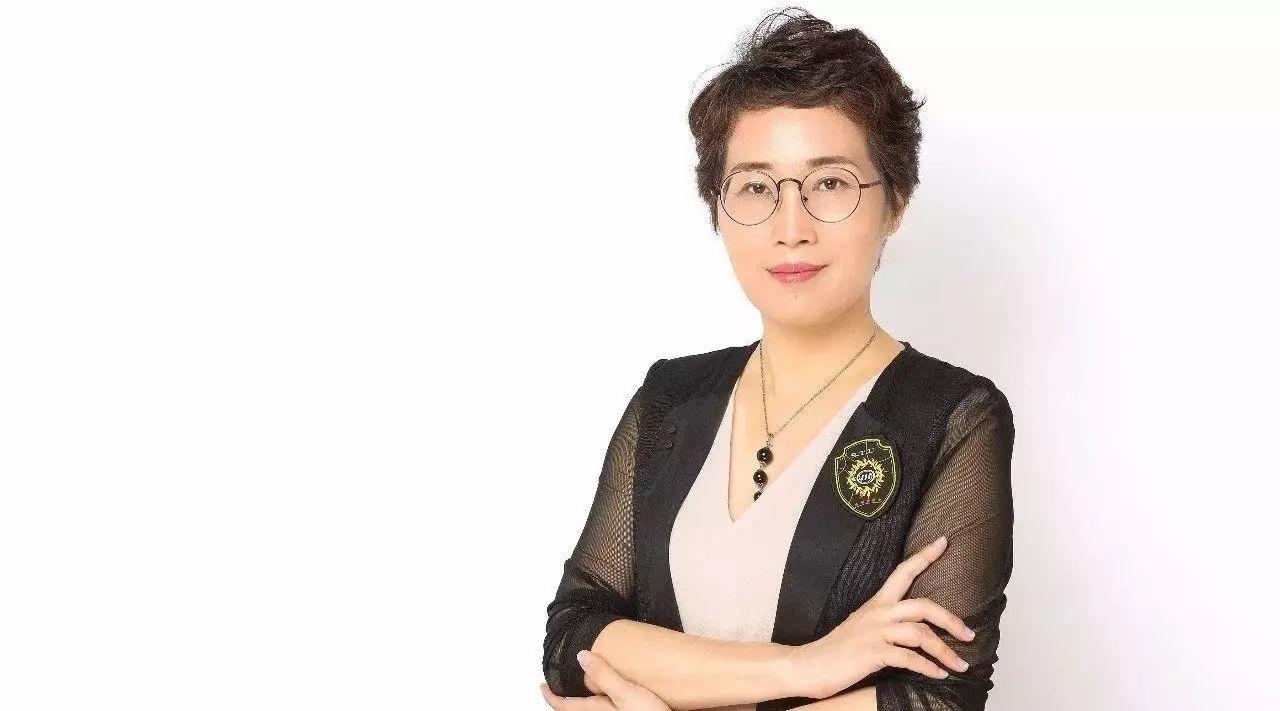 【每日一星】女翻译官赚大了--展学荣