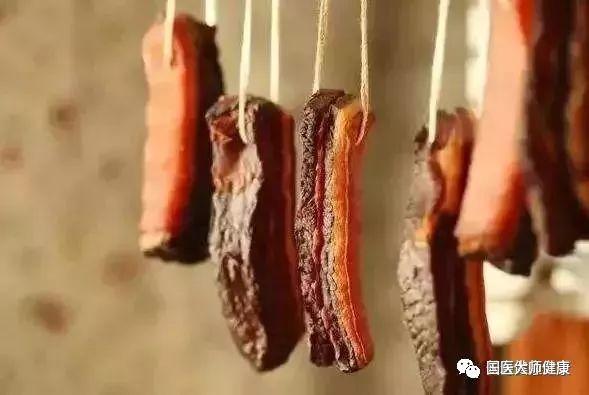 高血压的罪魁祸首,不是盐而是它!再不忌口就如同天天吃砒霜! 高血压的罪魁祸首,不是盐而是它!再不忌口就如同天天吃砒霜!