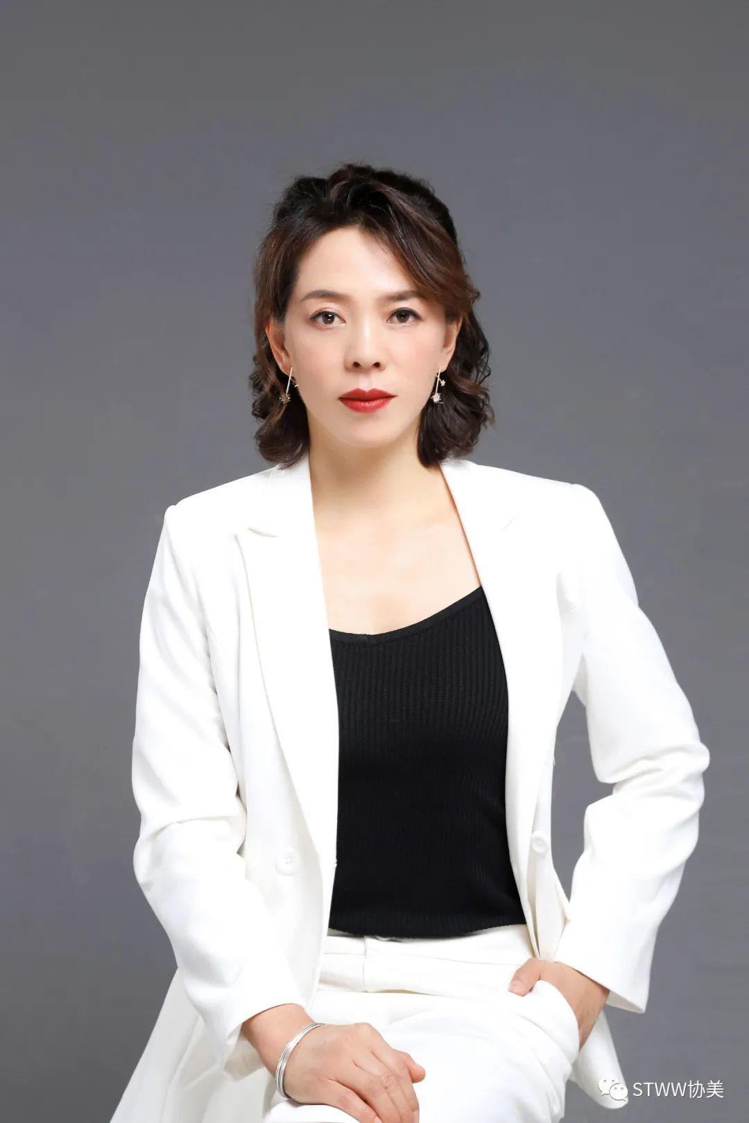 【每日一星】这份自信和美丽连自己都爱不释手--杨炜